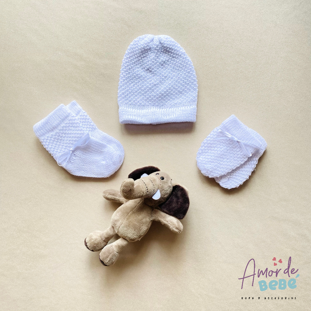 Trío en hilo gorro medias y manoplas