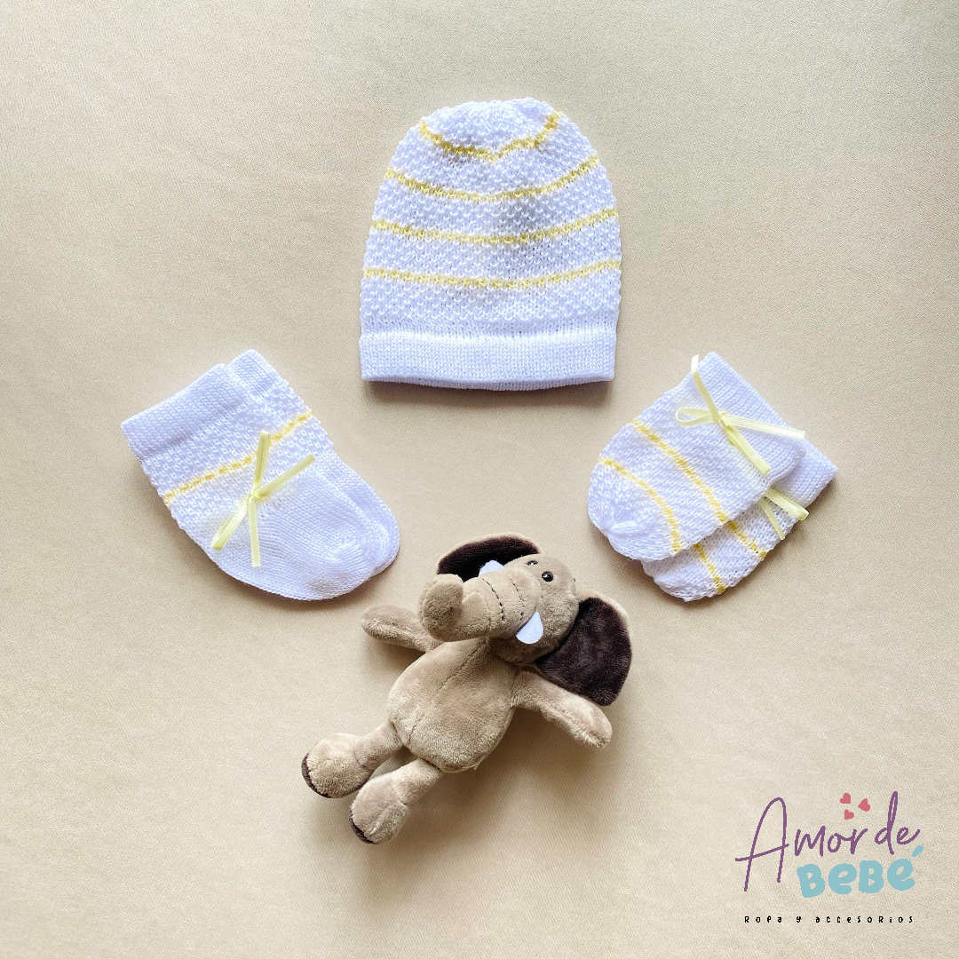 Trío en hilo gorro medias y manoplas