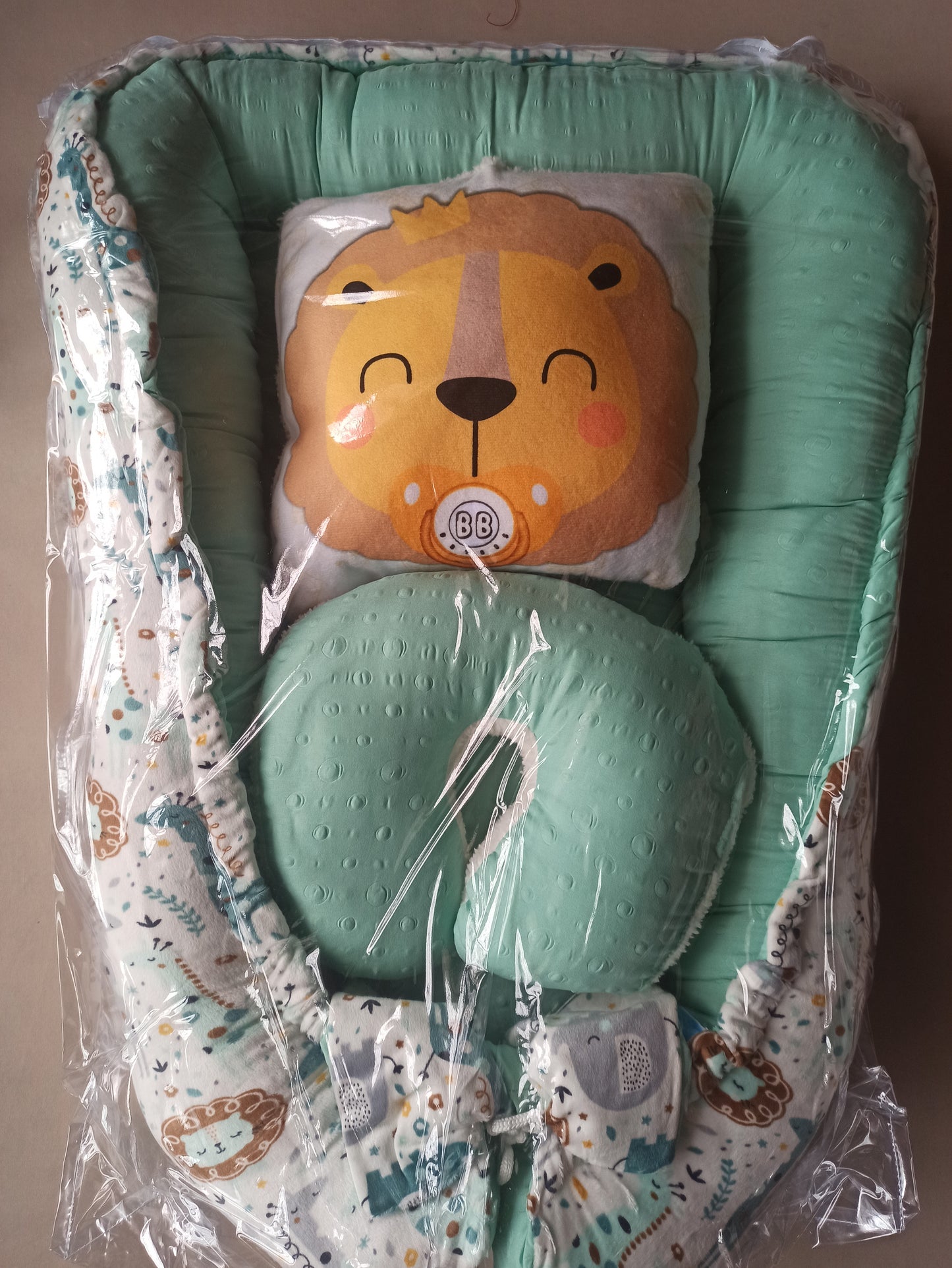 Nido con 2 almohadas