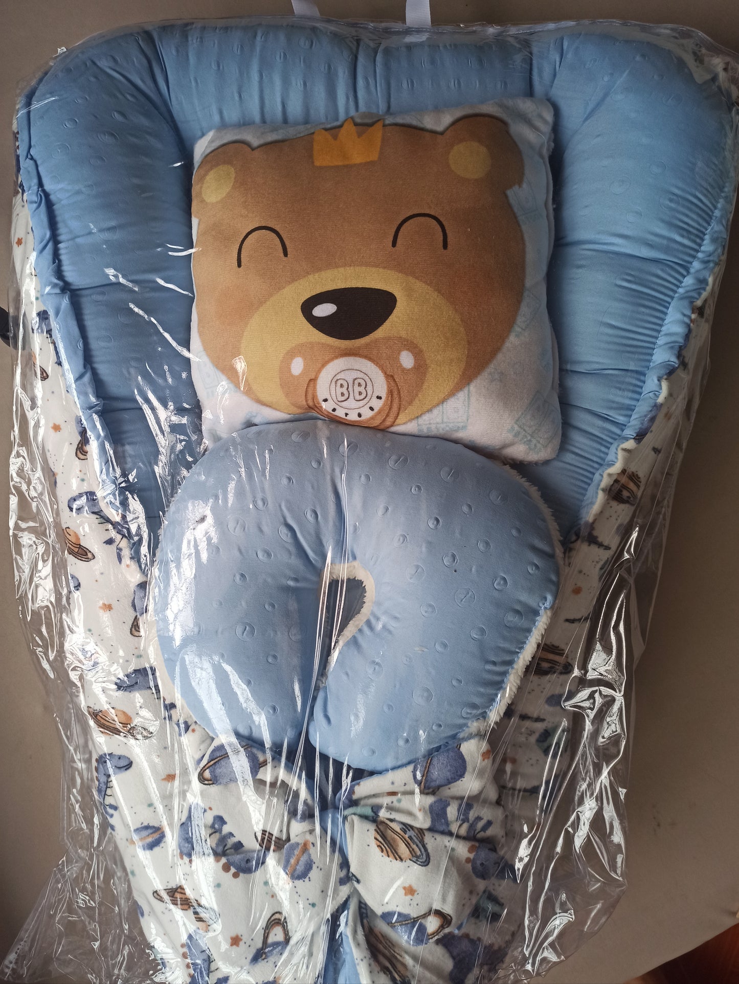 Nido con 2 almohadas