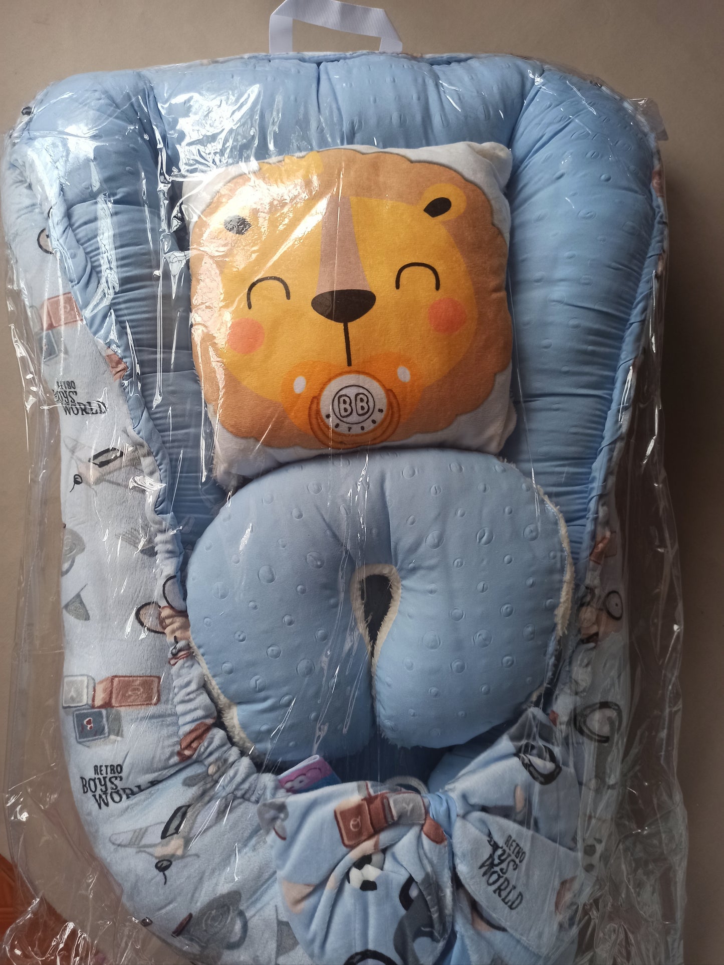 Nido con 2 almohadas