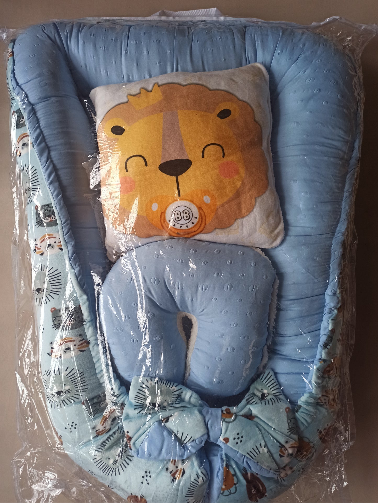 Nido con 2 almohadas