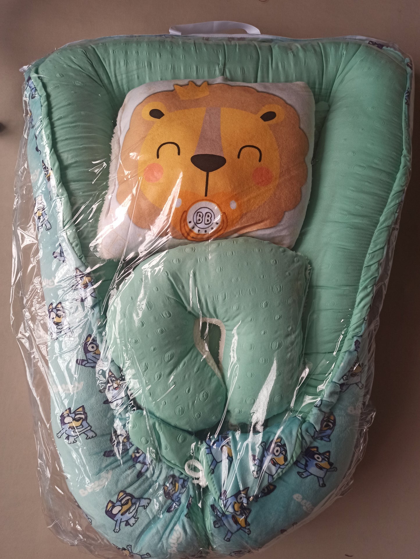 Nido con 2 almohadas