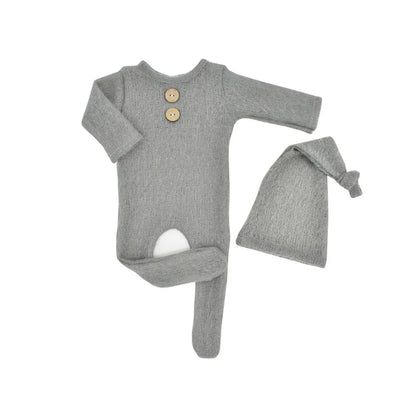 Baby rompers, photography accessories.