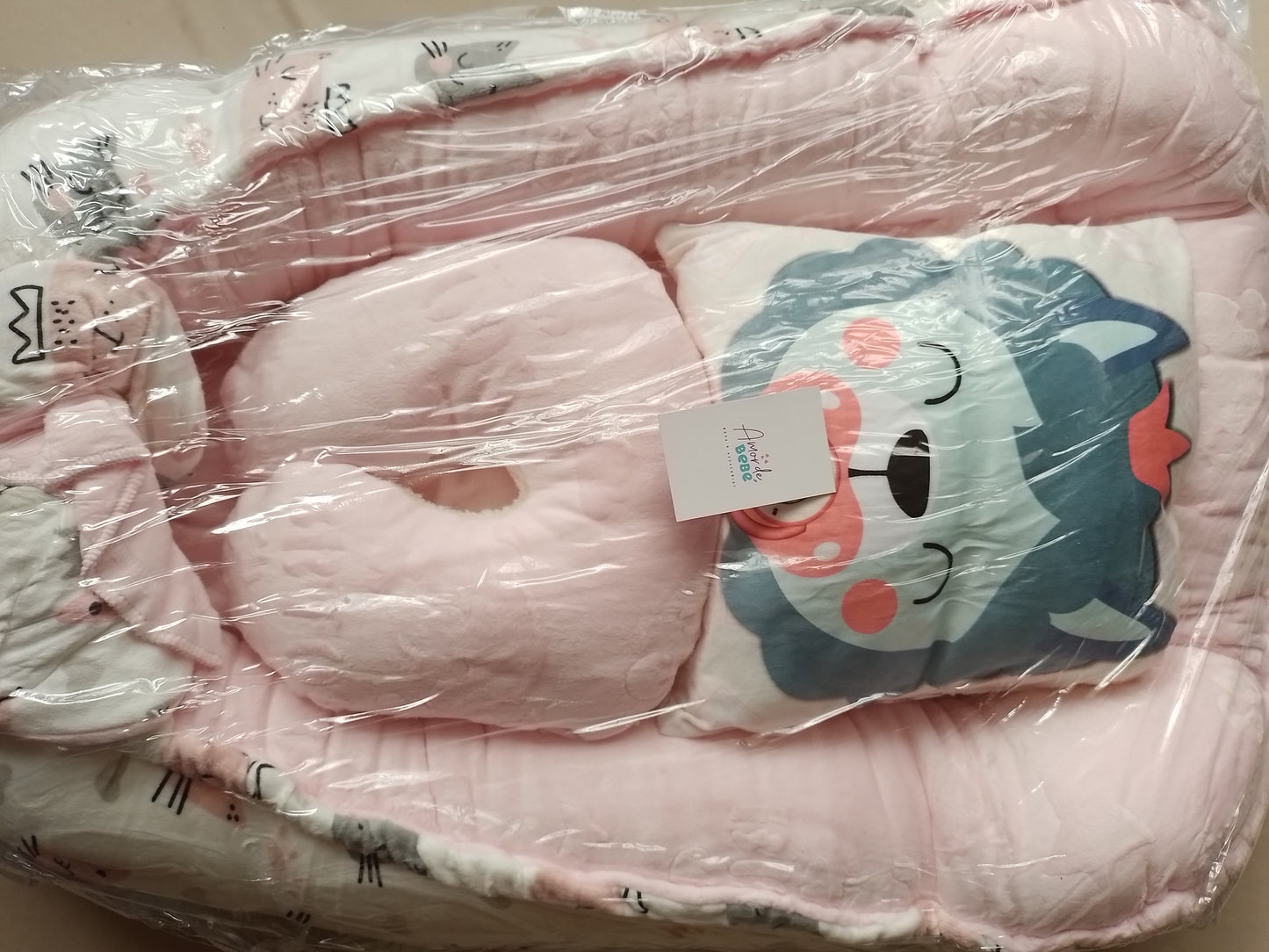 Nido con 2 almohadas