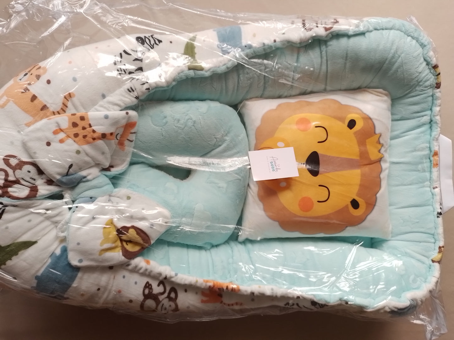 Nido con 2 almohadas