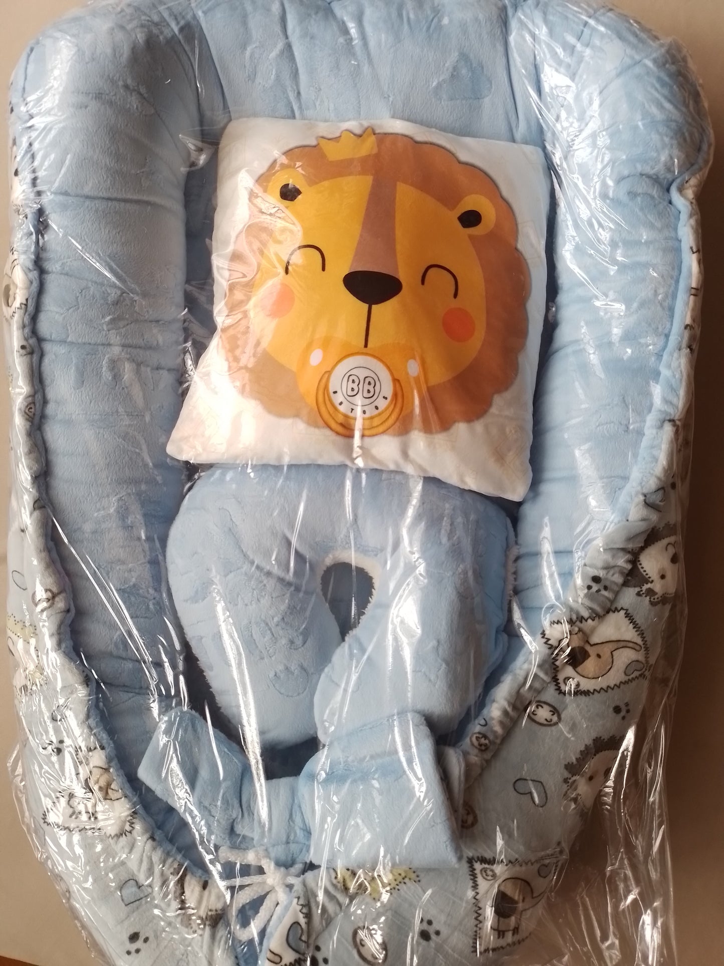 Nido con 2 almohadas